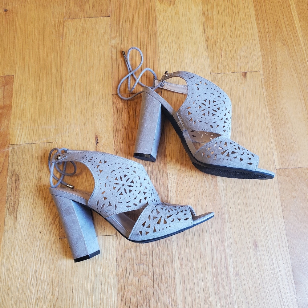 Guess Heels - Picture 3 of 6
